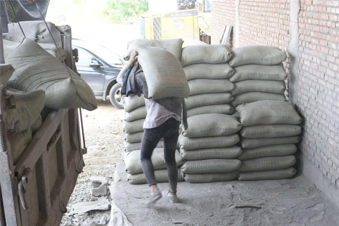 水泥最新价格揭秘,小巷深处的意外发现