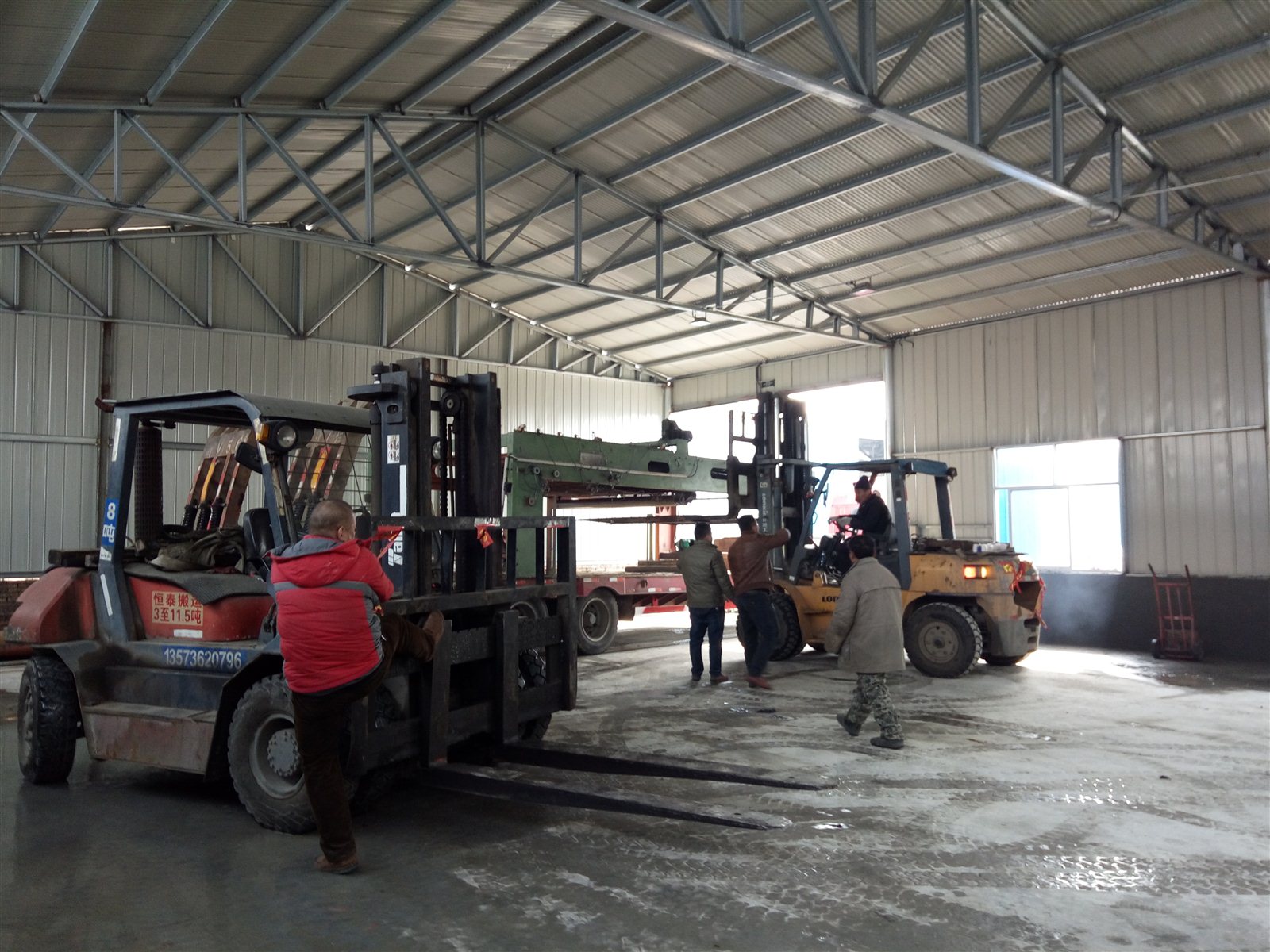 最新叉车司机招聘启事