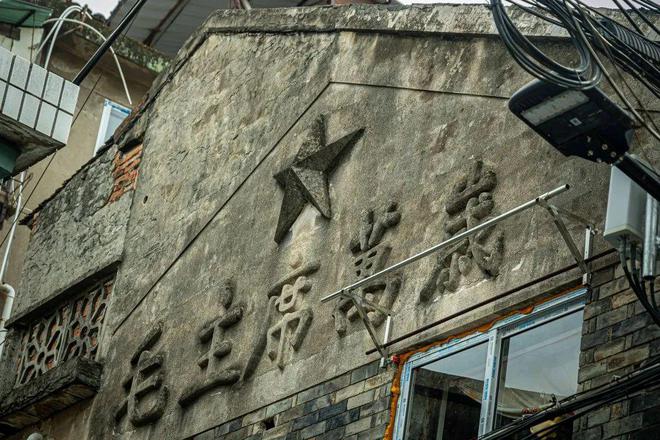 探索小巷隐藏宝藏,一家特色小店的最新消息英语揭秘