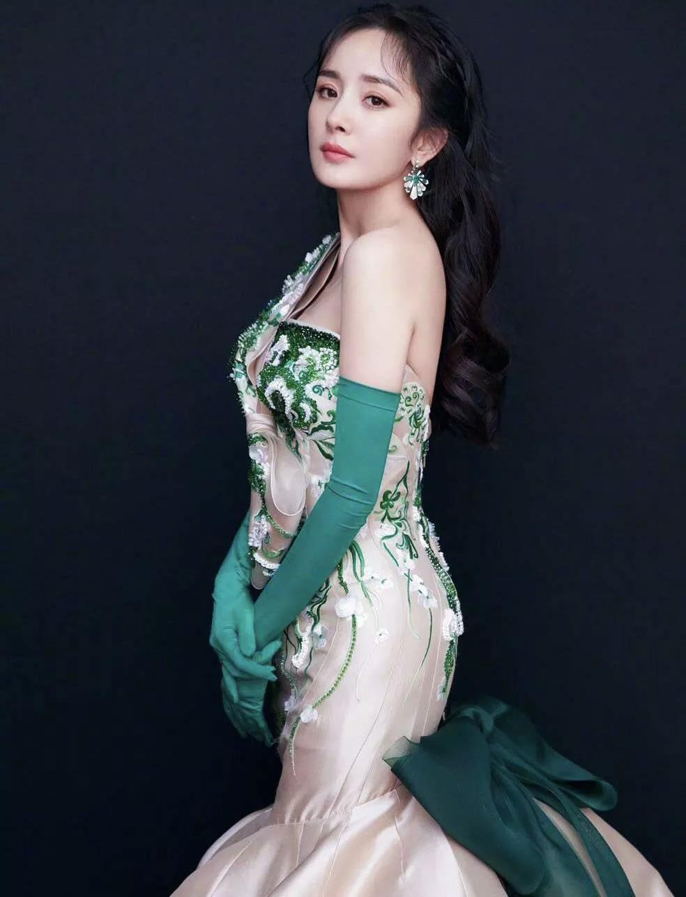 杨幂最新绝美照片,惊艳瞬间不容错过!