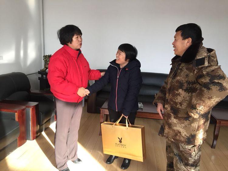 女士毛衣最新款，爱的纽带与温馨日常的时尚之选