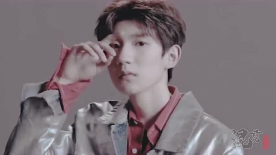 王源最新照片曝光,小巷深处的摄影天堂风采展示