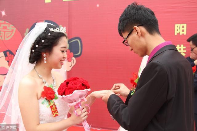 萌妻之嫁给郁先生最新——小巷美食天堂揭秘