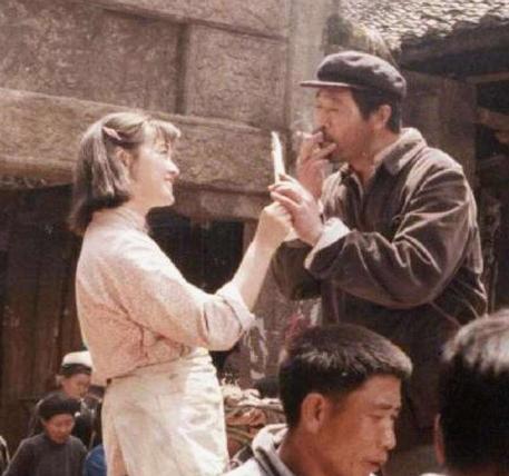 姜文最新作品揭秘，城市暖阳下的日常时光
