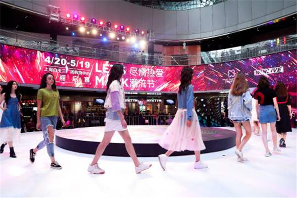 爱秀最新,时尚潮流、社交媒体与自我表达的新纪元探索