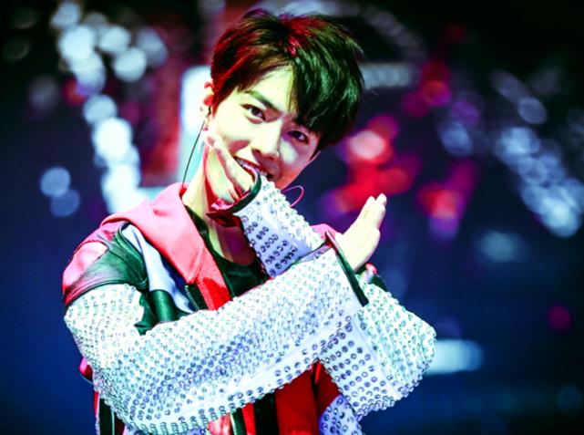 MCM明星璀璨之旅,探索现代娱乐圈新星之路