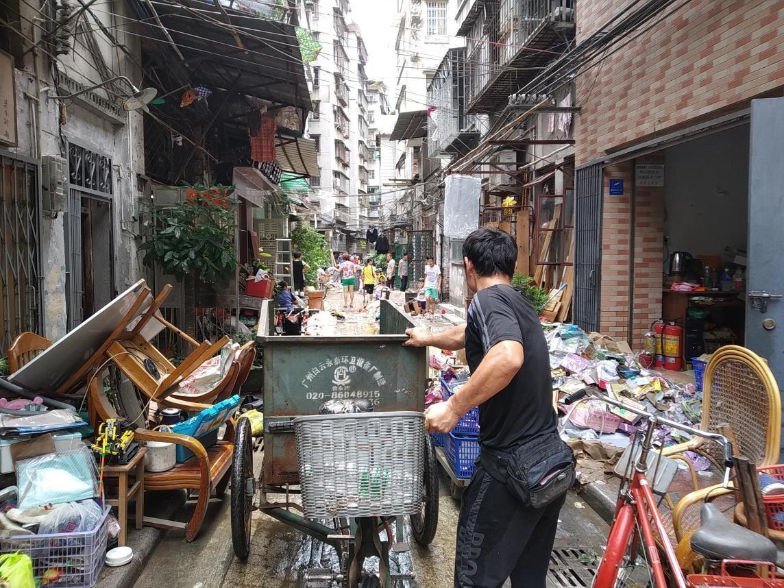 日本东京台风最新动态及小巷独特风味探索