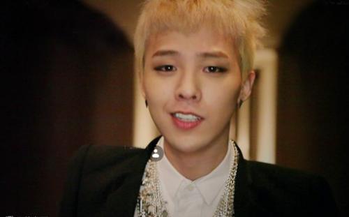 明星打电话的瞬间,珍贵图片分享