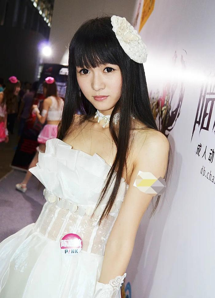 陈嘉敏演员个人资料，星光小巷与隐藏小店的探索之旅