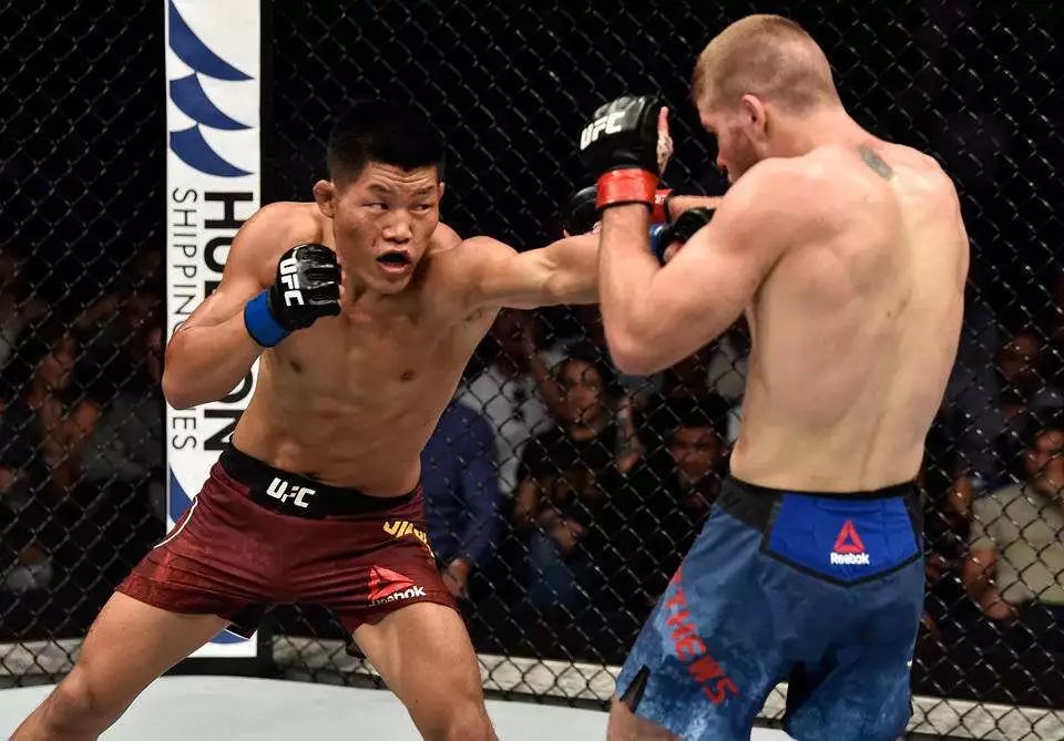 热血沸腾的UFC经典比赛视频大放送,小红书上的战斗瞬间回顾!