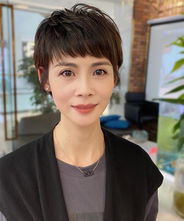 最新发型视频教程，一步步教你打造时尚造型