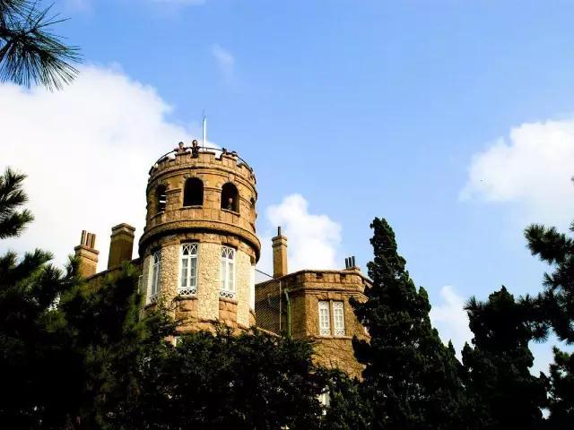 青岛房价最新动态与巷弄特色小店探秘