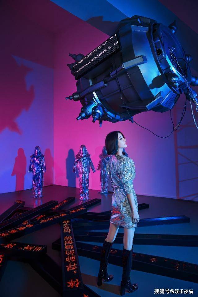 时尚潮流与科技发展交汇点,最新图片2017年艺术创新概览