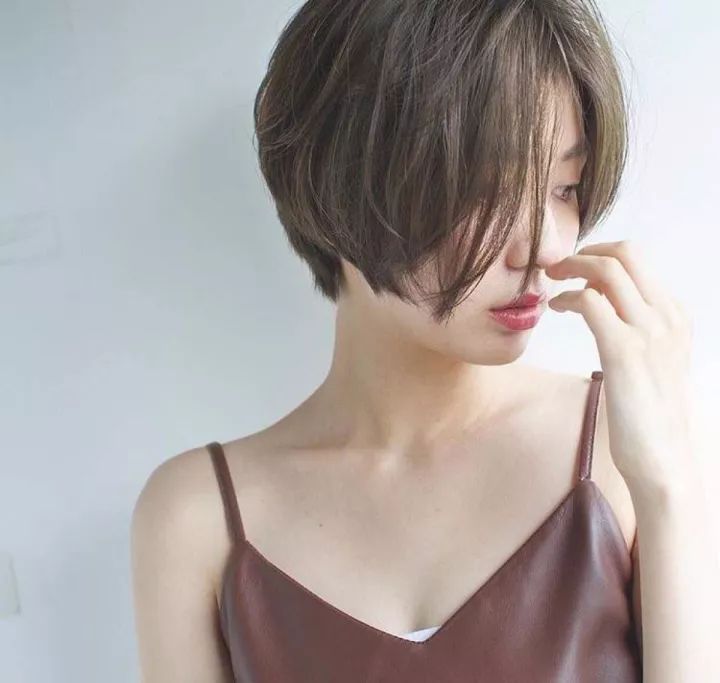 最新发型女,自然美景的心灵之旅