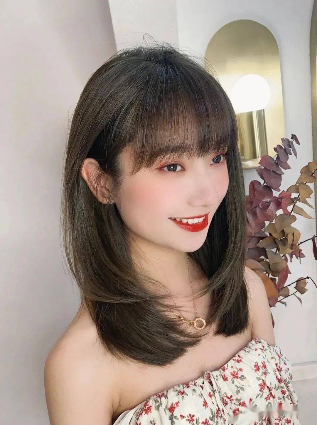 最新发型女,自然美景的心灵之旅